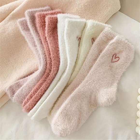 5 Pairs Heart Embroidery Socks, Cute & Warm Fluffy Thick Floor Mid Tube Socks - Picture 5 of 5